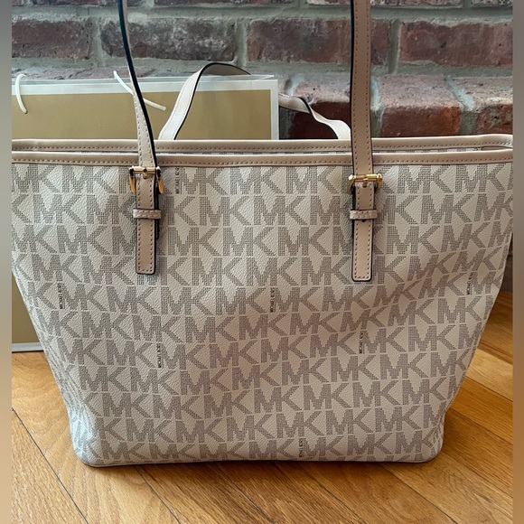 **SOLD** Michael Kors Vanilla Monogram Jet Set Travel Tote - Picture 3 of 14
